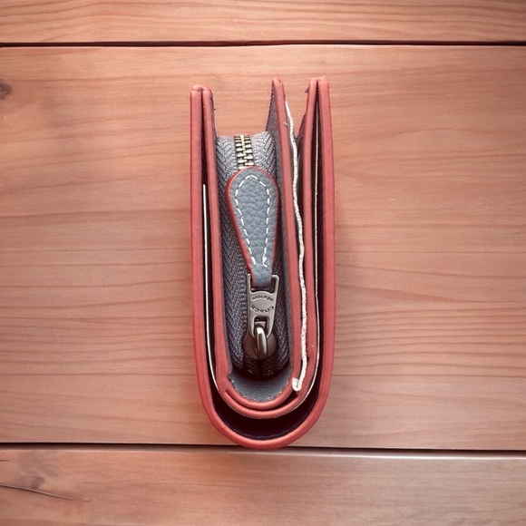 NEW Coach Limited Edition Peanuts Leather Snap Wallet Snoopy Ski Motif - Picture 5 of 7